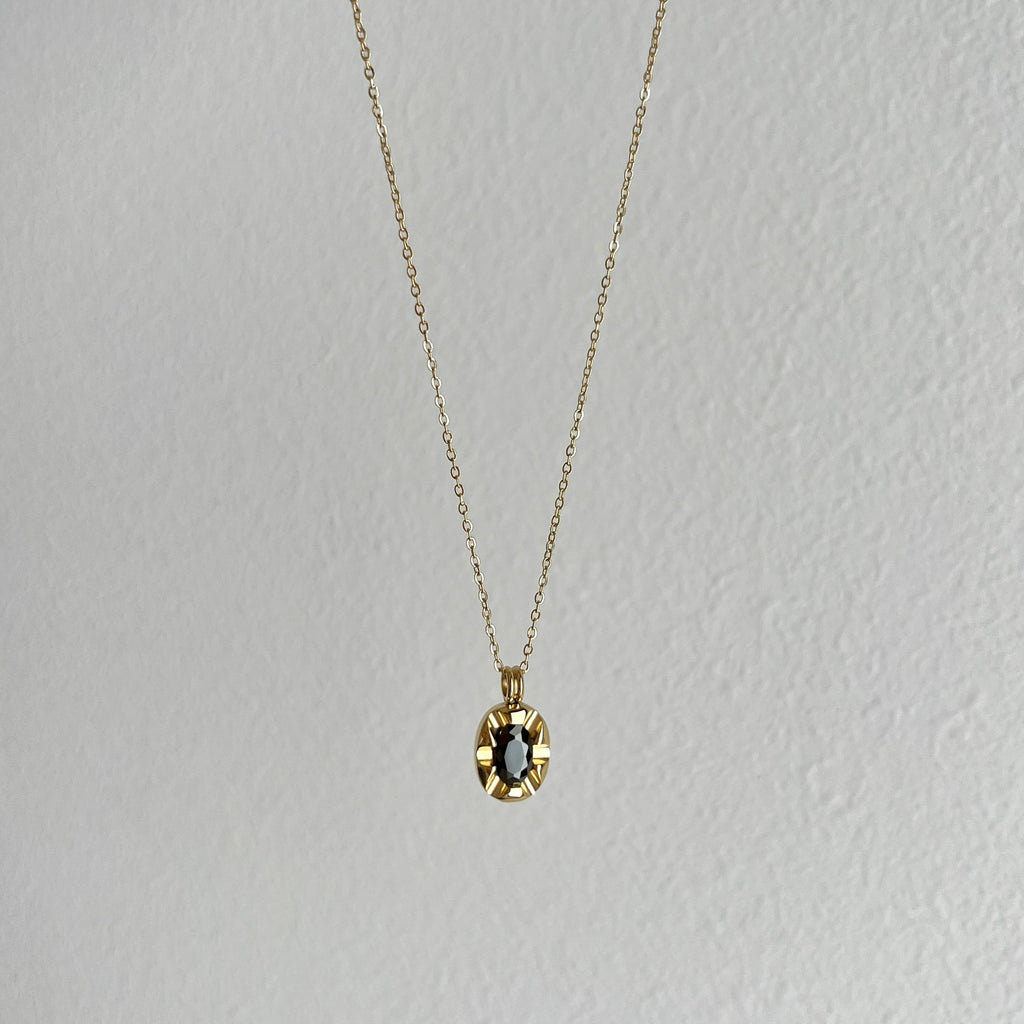 Oval onyx stone Black Gold Necklace
